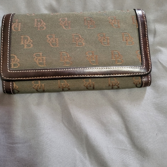 Dooney  Burke wallet - Picture 3 of 4